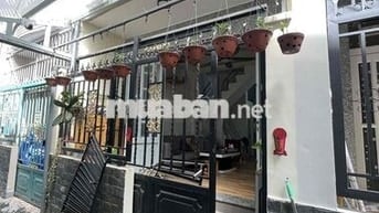 nhà 1 trệt 1 lầu 2 phòng ngủ, hẻm cách HTP 100m