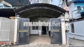 Cho thuê nhà mái thái căn góc hẻm 385 lê Hồng Phong phú hòa