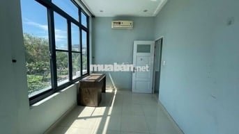 - Giáp Q7 , Gần TDT , Rmit , PMH - Phòng Góc View CV Thoáng mát