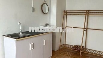 Cho thuê phòng lầu 4 - đầy đủ nội thất cơ bản 16m vuông quận 3