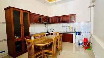 Cho Thuê Nhà DT 220m2 1Trệt 2Lầu 3Pn 3Wc Sân Thượng Ngay Ngã Tư Ga
