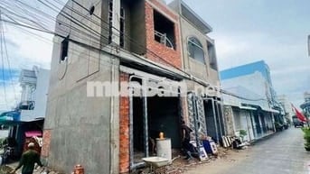 HÀNG HIẾM - NHÀ GỐC LỘ NHỰA Ô TÔ TRƯỚC NHÀ 2 PHÒNG NGỦ