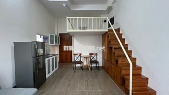 CHO THUÊ DUPLEX BAN CÔNG FULL NỘI THẤT CÓ THANG MÁY HẦM XE NGAY GA T3