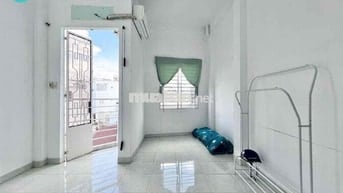 Phòng Ban công, Full nội thất, Gần đh Văn Lang IUH Hutech, thoáng mát