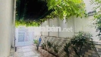 Nhà nở hậu Tô Hiến Thành, Quận 10  (2 lầu, có sân thượng, 4PN, 5WC)