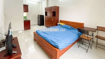 PHÒNG FULL NT, MẶT TIỀN Q4, CÓ THANG MÁY