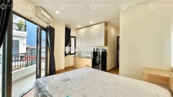 Cho thuê căn hộ bancol mới xây 35m2 ngay cầu Nguyễn Văn Cừ đường Oto