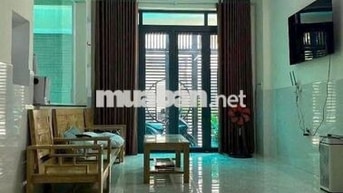 Cho thuê nhà 3 lầu Huỳnh Tấn Phát, Nhà Bè, Dt 6,5 x13m. Giá 14 triệu.