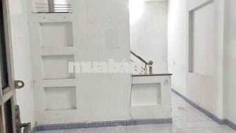 Cho thuê nhà nguyên căn lầu trệt có: 2pn nằm bên Trường Học Đông Hoà