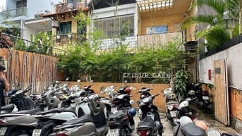 Sang quán cà phê siêu đẹp – khách siêu đông ngay trung tâm Phú Nhuận