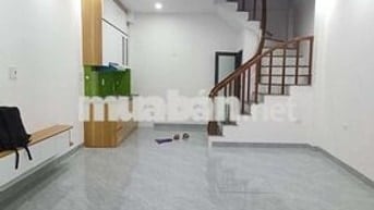 BÁN NHÀ PHẠM VĂN ĐỒNG GẦN KĐT CIPUTRA. 5 TẦNG SẴN Ở ĐẦY ĐỦ TIỆN ÍCH.