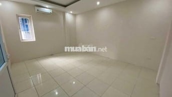 Cho thuê căn nhà ngõ 213 đường Trung Kính Dt 60m2 x 6 tầng mặt tiền 5m