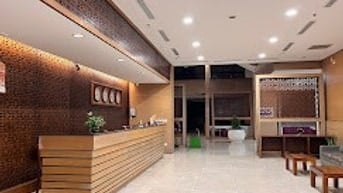 Lễ tân Nam khách sạn (ca đêm) làm việc tại phường Lộc Thọ, Nha Trang