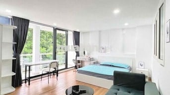 Căn hộ 1 phòng ngủ 45m2 ban công gần ngay cầu Nguyễn Văn Cừ