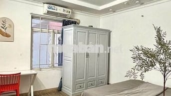 Căn hộ 1 PN+1 phòng khách ngay quận 1, cửa sổ đón nắng, gần UEH