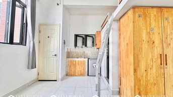 DUPLEX FULL NỘI THẤT THANG MÁY CỬA SỔ TRỜI LỚN NGAY VLU IUH