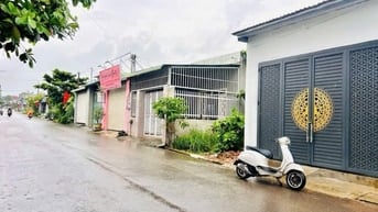 Cần tiền trả nợ bán gấp nhà còn mới 108m2 ở Hóc Môn giá 930 triệu.