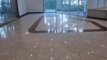 Cho thuê 300m tầng 1 mặt hồ tây 