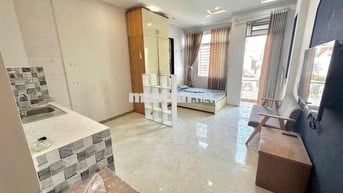 CĂN HỘ 1PN BAN CÔNG, THANG MÁY, NGAY PHAN XÍCH LONG PN