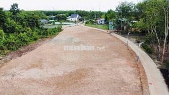 đất ngộp 215triệu 300m2 chủ cần bán