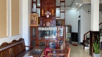 Nhà đẹp khu biệt thự, nội thất gỗ cao cấp, ôtô ngủ trong nhà, Thủ Đức