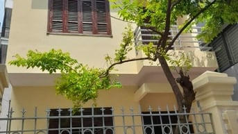 Cho thuê cả nhà biệt thự thoáng, diện tích cả sân 76m2, phố Lâm Du