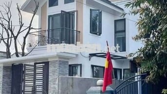 Nhà rộng rãi ngay chợ Non Nước