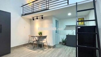ngay ngã tư phạm văn đồng- cầu vượt linh xuân - có tuyến xe bus kế bên