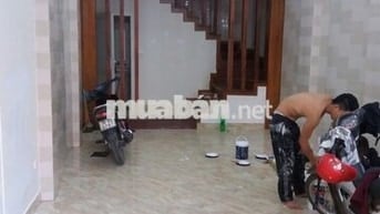 Cho thuê nhà ngõ 381 phố Nguyễn Khang, dt 50m2 x 5 tầng mặt tiền 4m