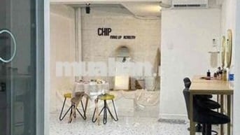 Mặt bằng giá TỐT❗️Ngay Phan Xích Long sẵn WC, máy lạnh làm vp, nail💥