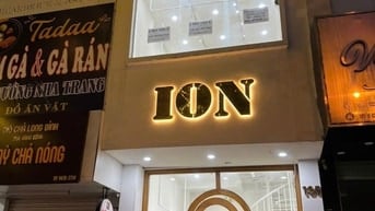 Cho thuê cả nhà 4 tầng mặt phố Ô Chợ Dừa