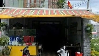 Bán Gấp căn nhà ngay Chợ Bình Chánh Giá 680 Triệu Sổ Hồng Riêng 