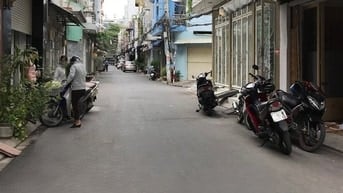 Nhà MT Nguyễn Lộ Trạch 4x19m cấp 4 khu dân trí, gần Chợ, Nhà thờ 