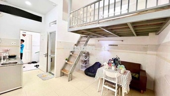 Phòng trọ gác lửng trống ở liền