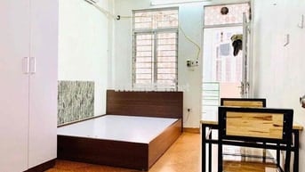 Nhượng phòng Đê La Thành nhỏ có ban công thoáng