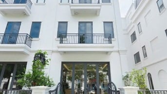 bán gấp nhà 5 tầng liền kề louis city Đại Mỗ DT100m2,mt5m,giá rẻ