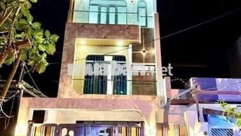 Cho thuê nhà 3 tầng mt gần chợ hòa xuân