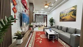 Bán Nhà Ngõ Xuân Thuỷ 35m 6 Tầng Thang máy xịn sò