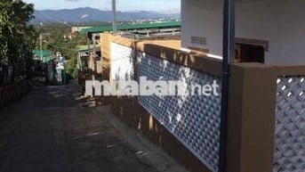 nhà cấp 4, dt đất 300m2, đường trần phú //