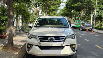 Toyota Fortuner 2.4G 4x2 sàn 2017 full option lướt