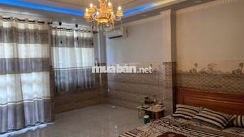 Nhà mặt tiền kết cấu sẵn, phù hợp để kinh doanh ngay. Đường Ngô Quyền