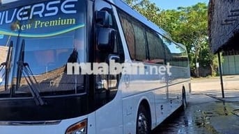 Bán xe UNIVERSE 47 chỗ đời 2016 màu trắng