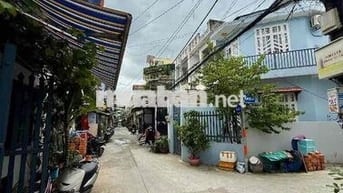 Nhà 2 tầng ,gần 30m2, ban công thoáng mát.loanh quanh chưa tới 3tỷ.Nga
