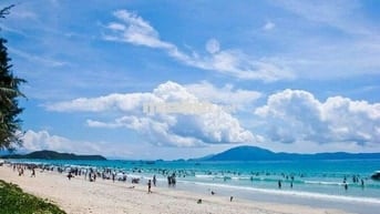 Bán đất 2 mặt tiền, đối diện vườn hoa