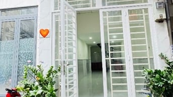 NHÀ NGUYÊN CĂN 2PN CHO THUÊ GIÁP QUẬN 1