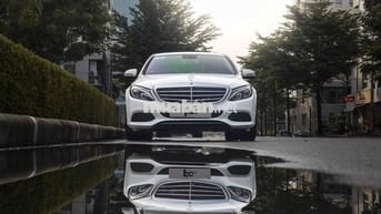 Mercedes Benz C250 Exclusive 2018 - Trắng/Đen