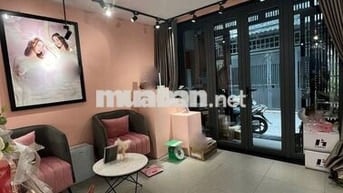 Nhà Hẻm lớn, kết cấu sẵn phù hợp ở ngay, nhiều tiện ích trong khu LLQ