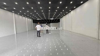 Cho thuê mặt bằng ngay ngã 4 gần đèn xanh 11x30 đường Phạm Ngọc Thạch
