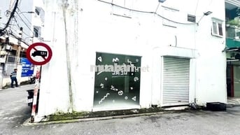 Siêu phẩm cho thuê góc 2 mặt tiền ốp kính – Đặng Văn Ngữ, Phú Nhuận