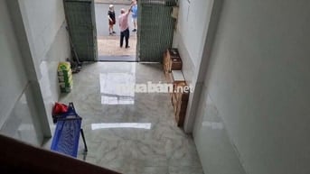 Cần bán nhà bàu cát 8. Nhà mới sơn sửa vô ở liền